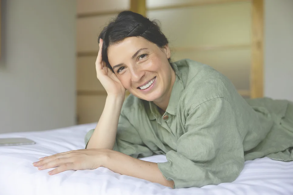 Smiling woman resting her head on her hand