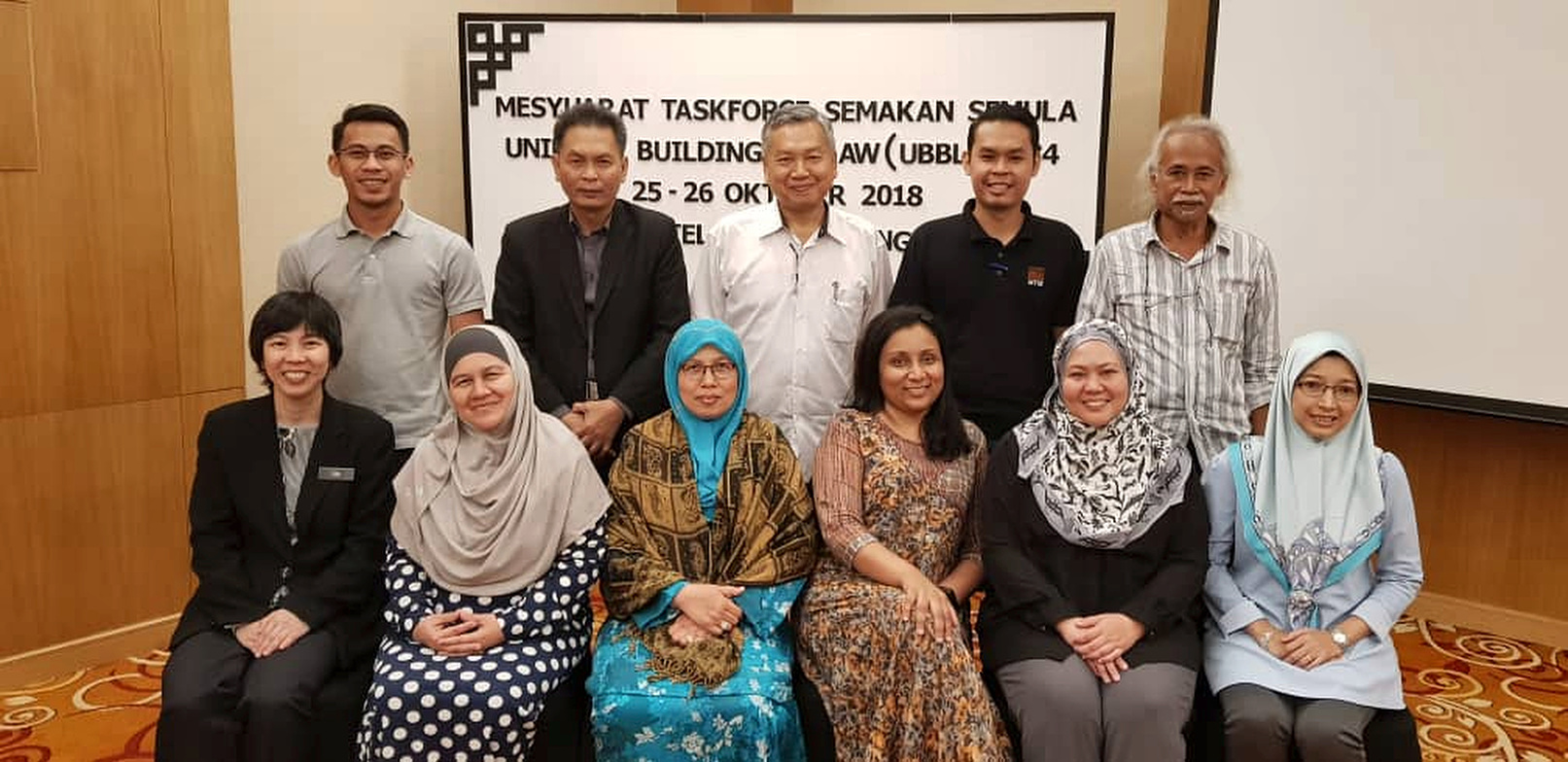 Group photograph of attendees at an engineering professional engagement event