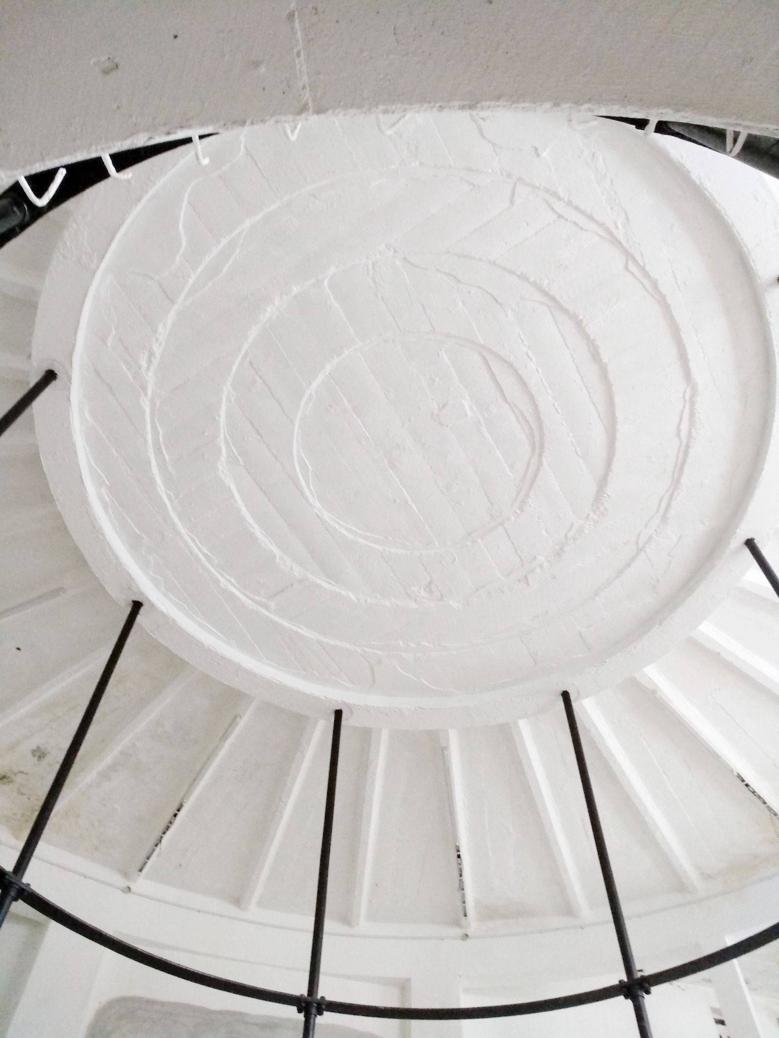 Circular ceiling feature and radial structural members inside Odean Cinema