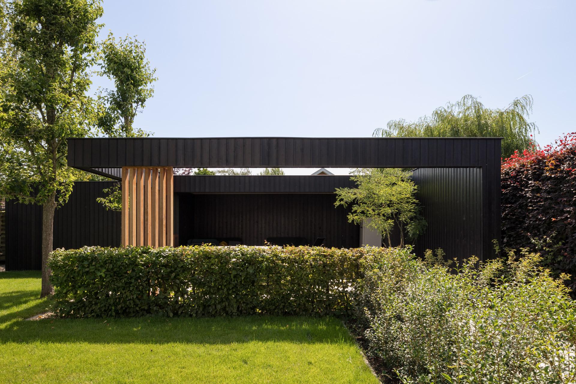 Houten poolhouse door Entre-porte