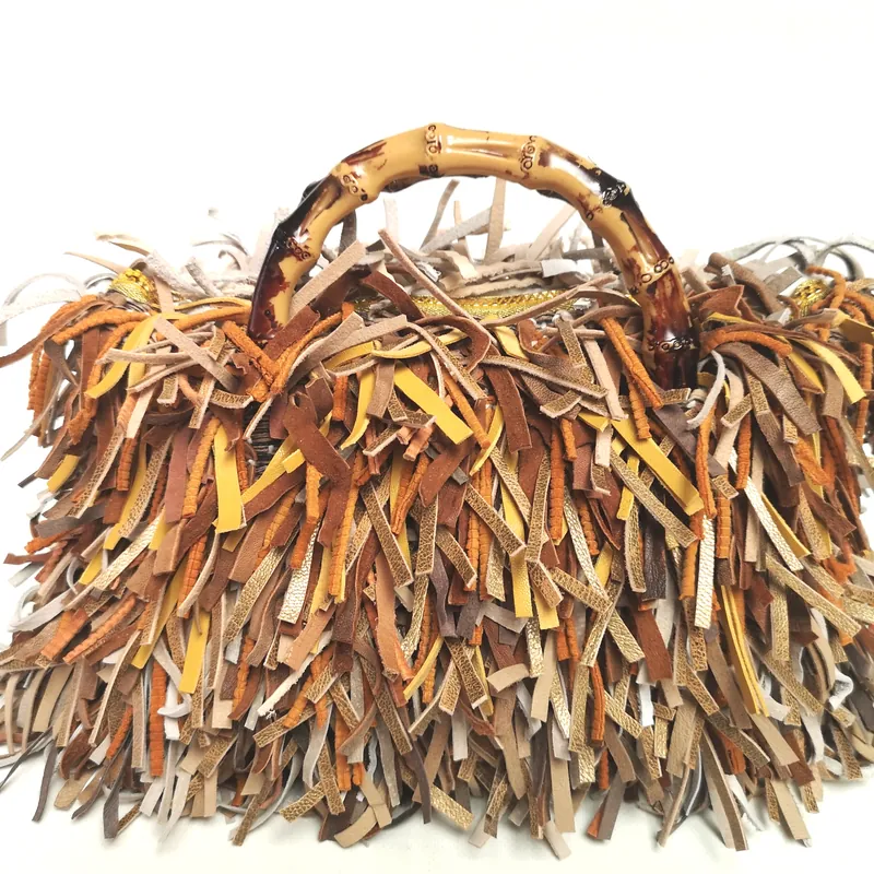 Maike Weyrich: Tasche mit Fransen und Bambusgriff