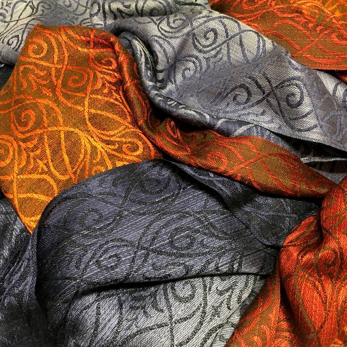 Gewebte Jacquard-Stoffe in Orange und Grau mit geschwungenem Muster