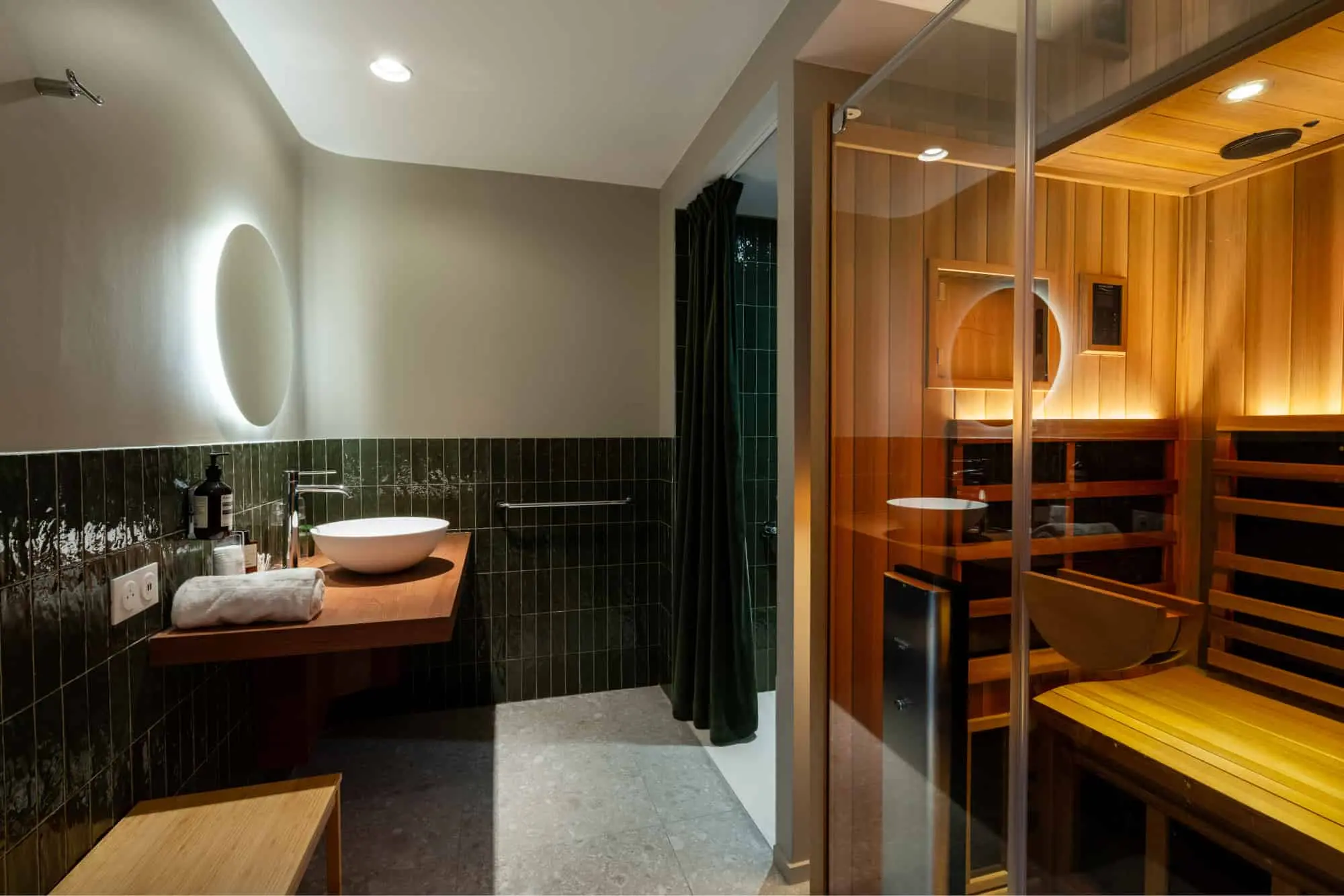 Une salle de sauna infrarouge du studio
