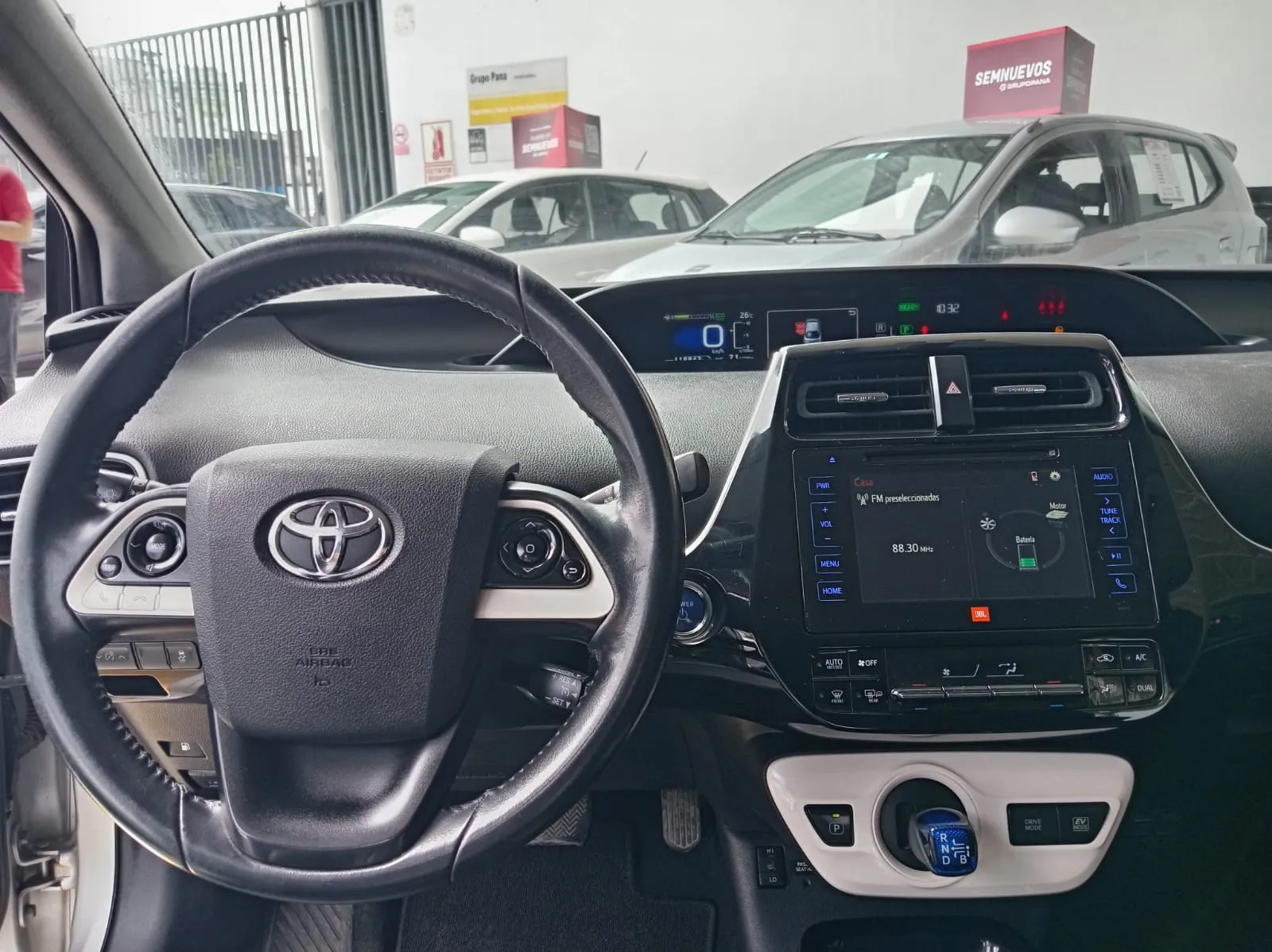 TOYOTA PRIUS