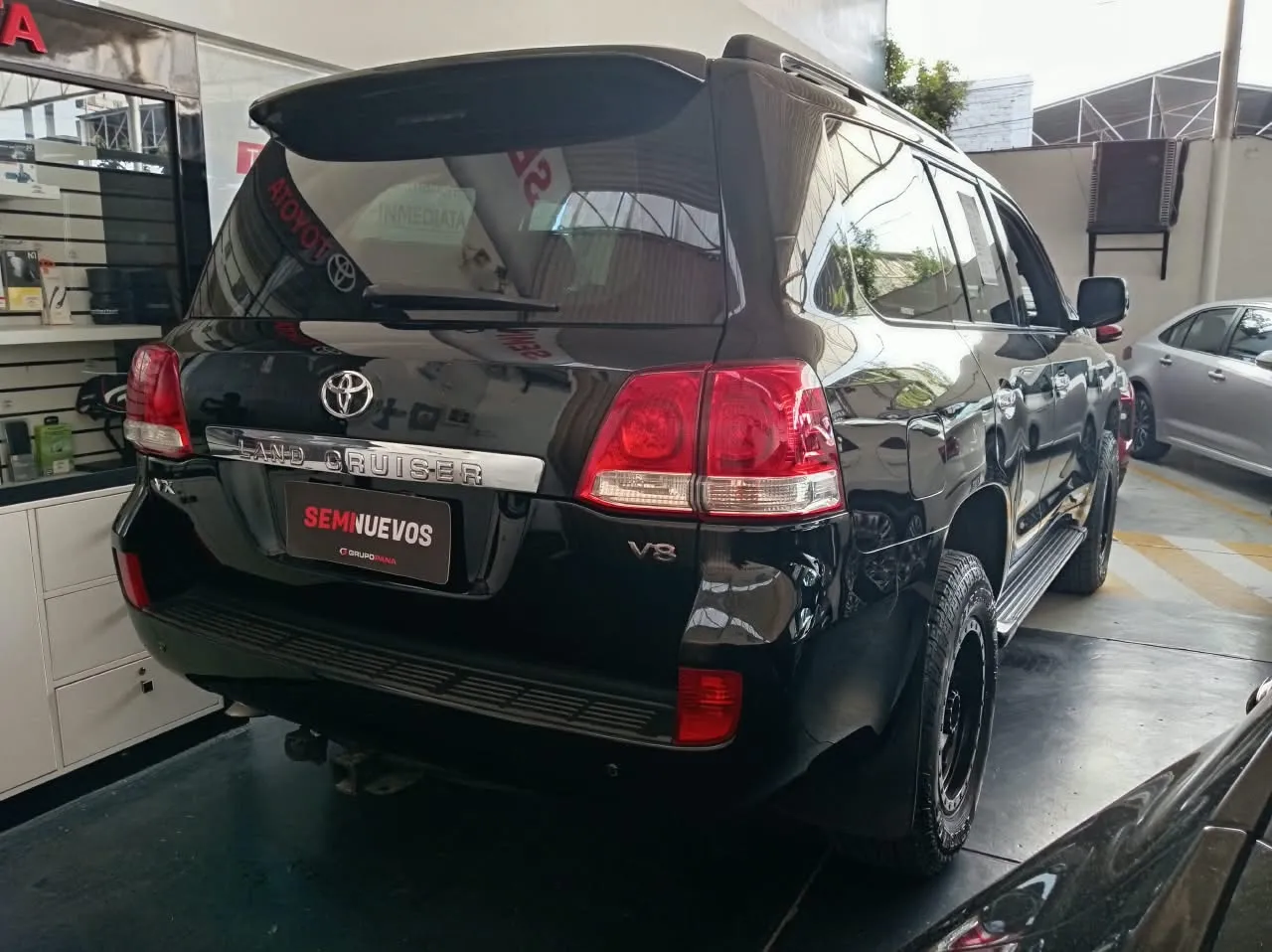 TOYOTA LAND CRUISER 200