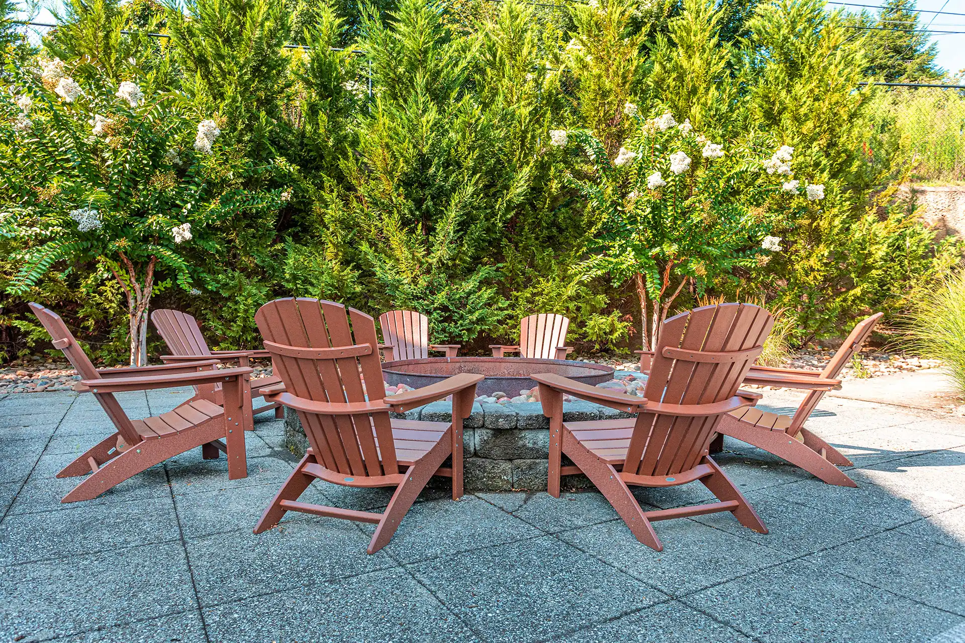 Outdoor fire pit and lounge