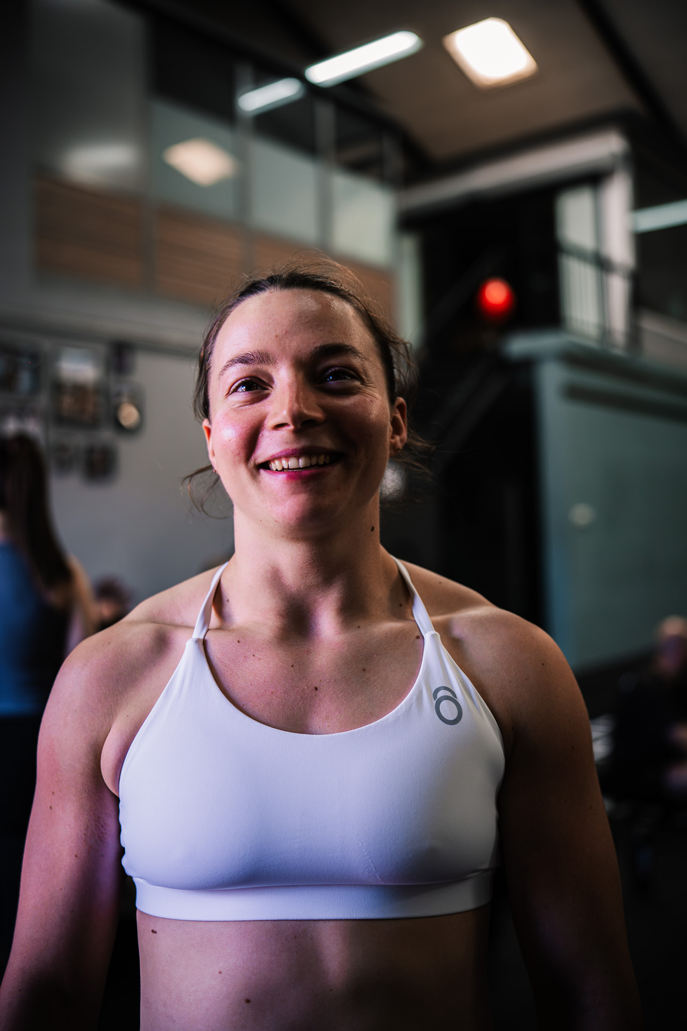 Vroni Wirth beim Box Jump in der Halle