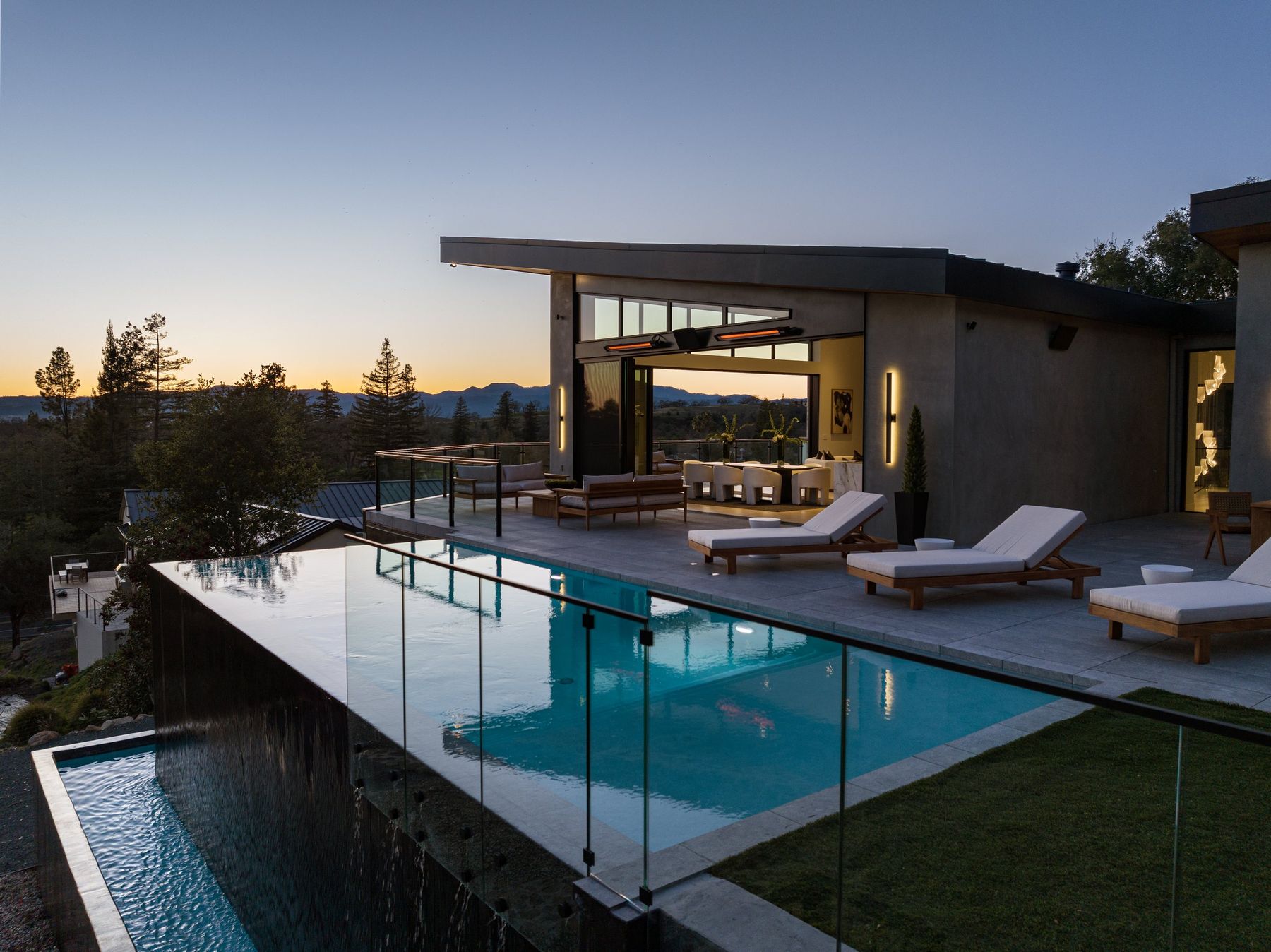 A modern hillside home and infinity pool at dusk, San Francisco Bay Area. Twilight real estate photography by Lumiful Media