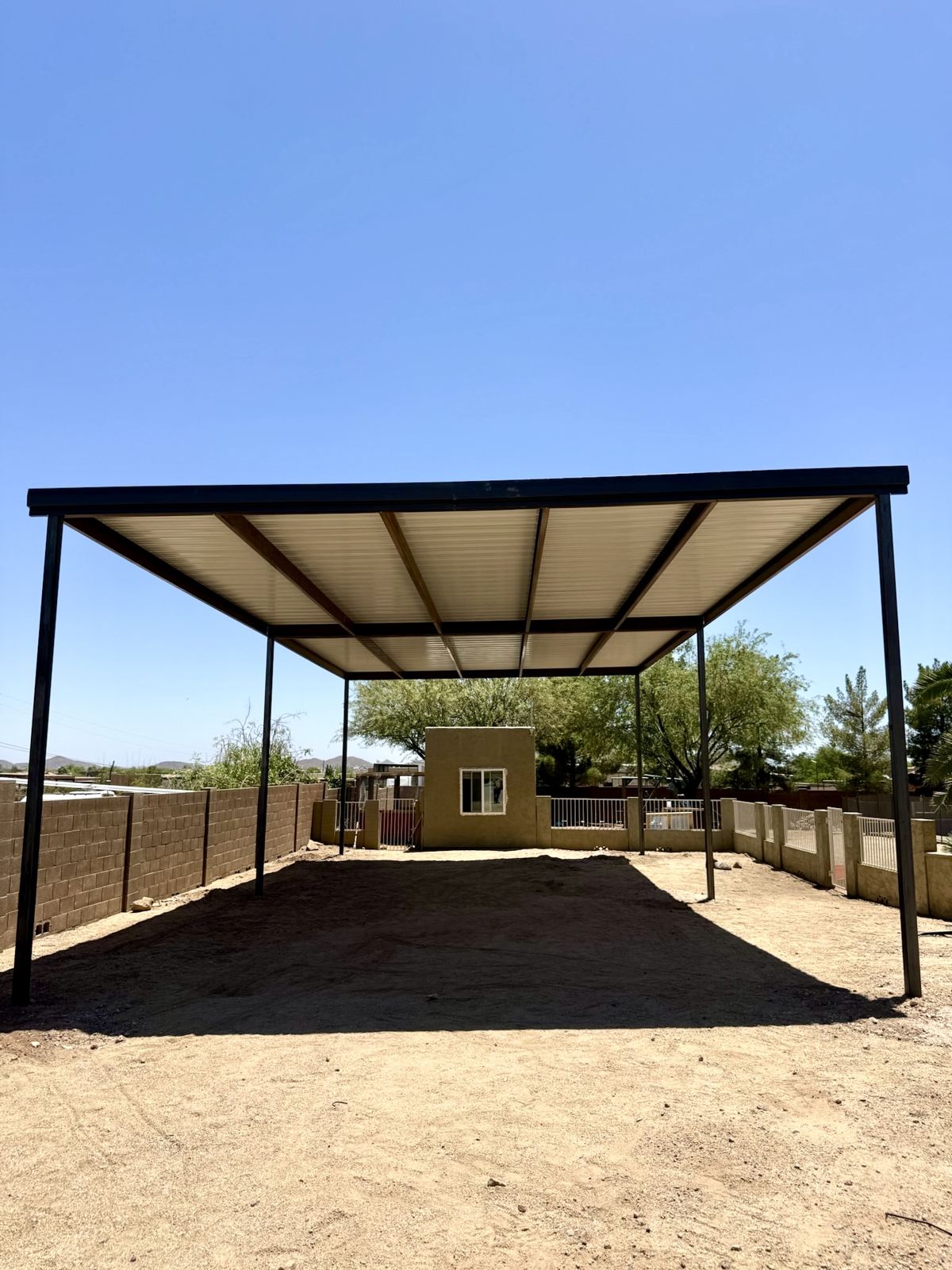 Freestanding steel shade structure by Stein Steel