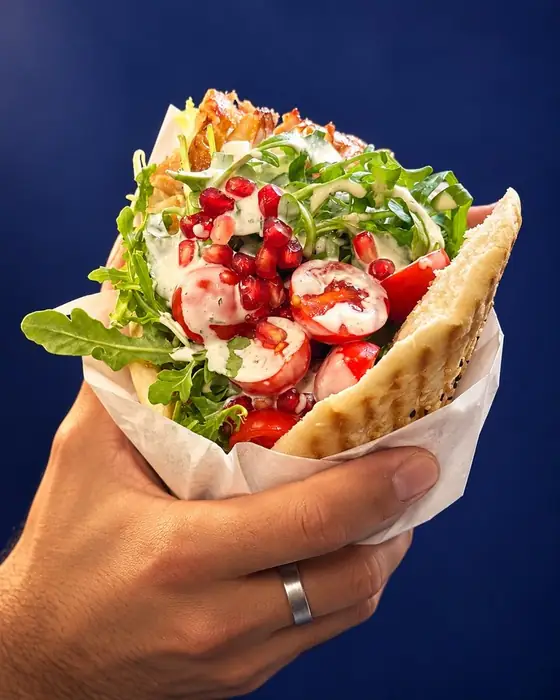 Kebab signature roquette, tomates et grenade