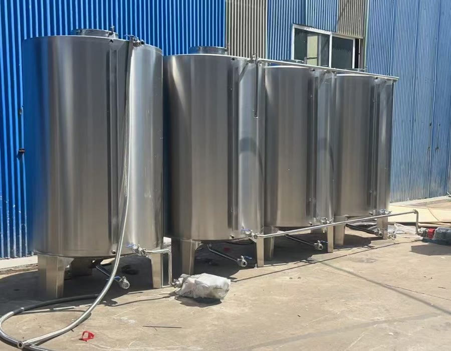 Stainless steel oil storage tanks