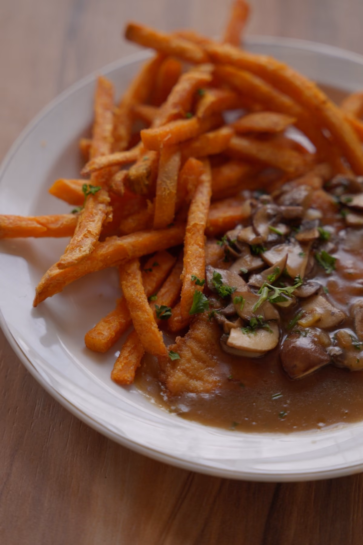 Champignon-Schnitzel mit Pommes