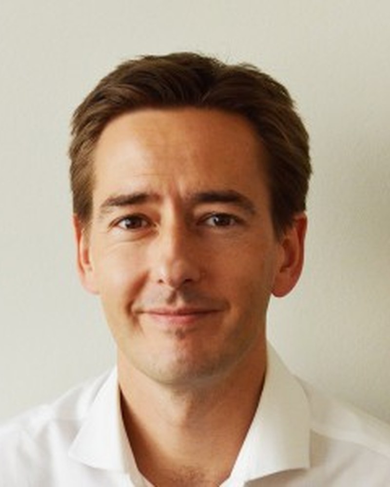 Dr Jonathan Davies, Implant Surgeon · Restorative Dentist