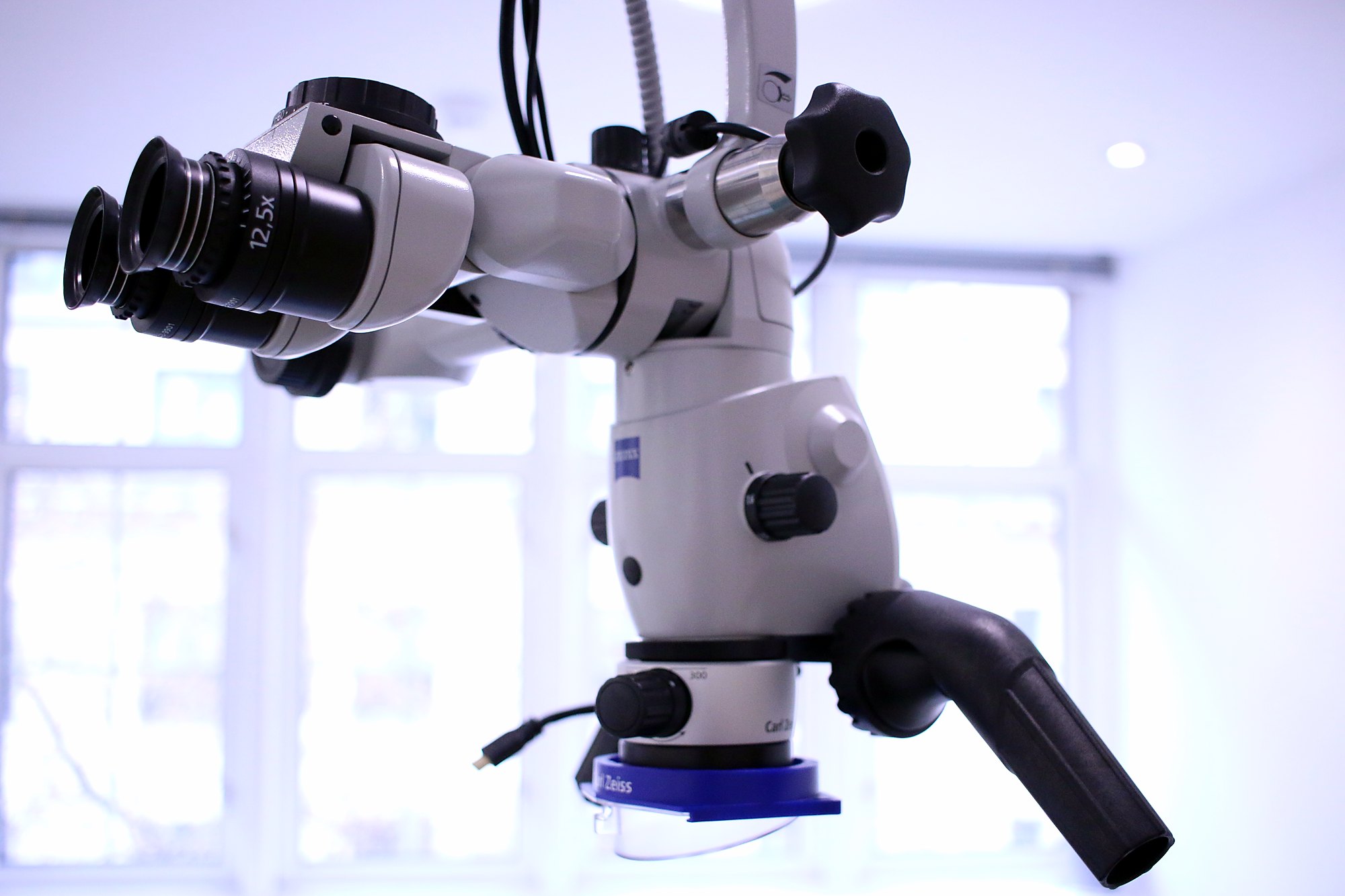 The operating microscope at Sardinia House