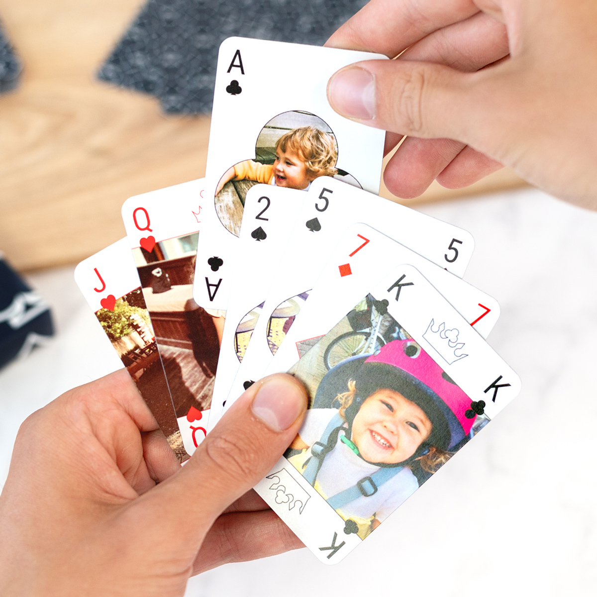 Spielkarten mit Fotos auf der Vorderseite