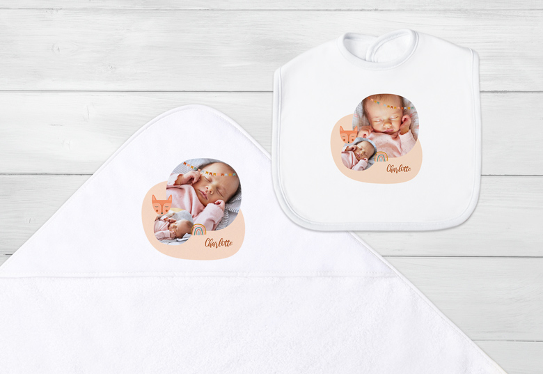 Geschenkset zur Geburt: Badetuch & Lätzchen in Weiß