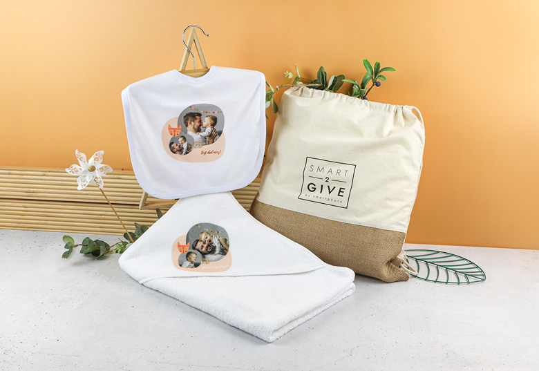 Geschenkset zur Geburt: Badetuch & Babybody in Weiß