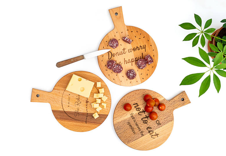 Holz-Schneidebrett mit Gravur – rund