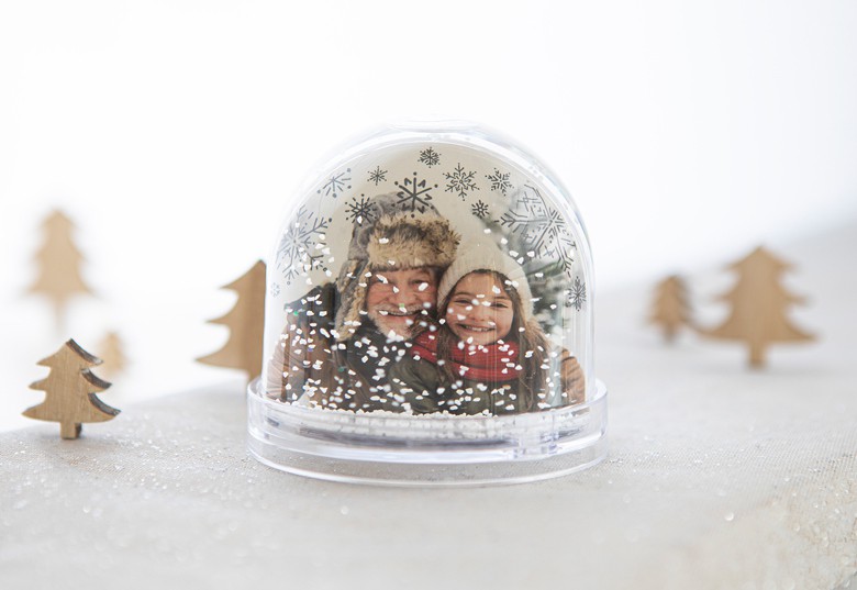 Foto-Schneekugel mit Schnee