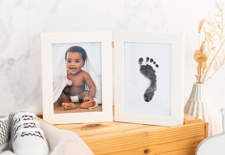 Baby-Abdruckset mit Foto im Bilderrahmen