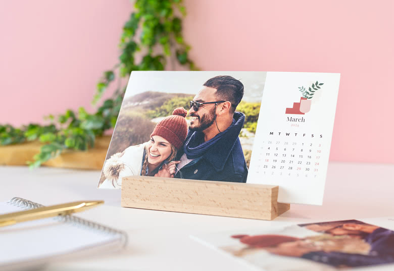 Kalender im Holzaufsteller Panorama