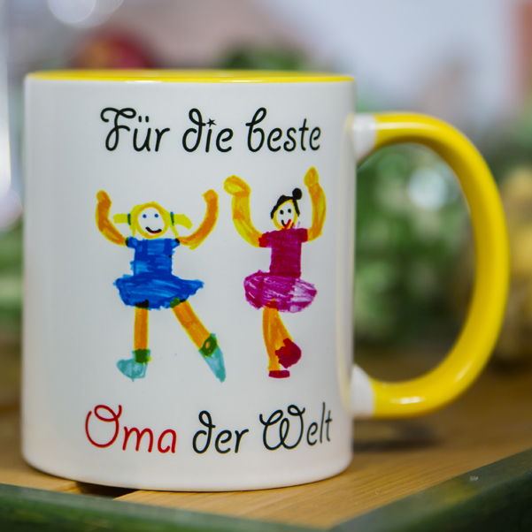 Fototasse mit farbigem Rand und Henkel