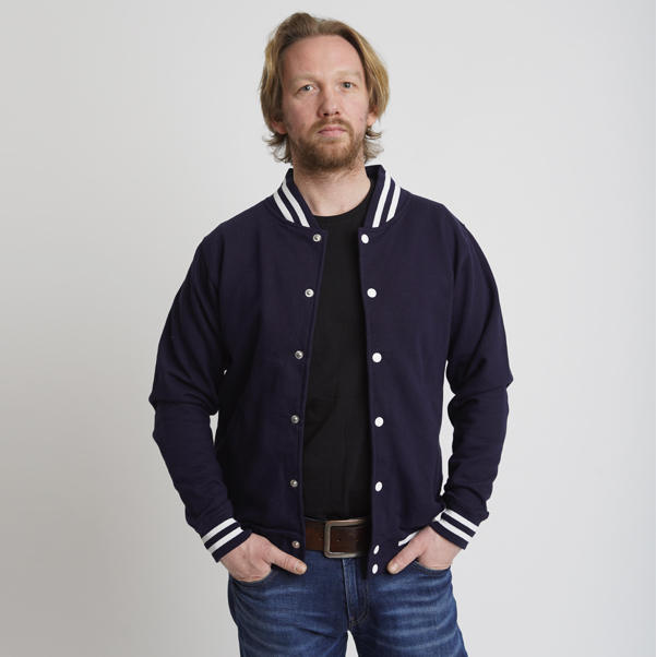 College Jacke mit Streifen und Druckknöpfen