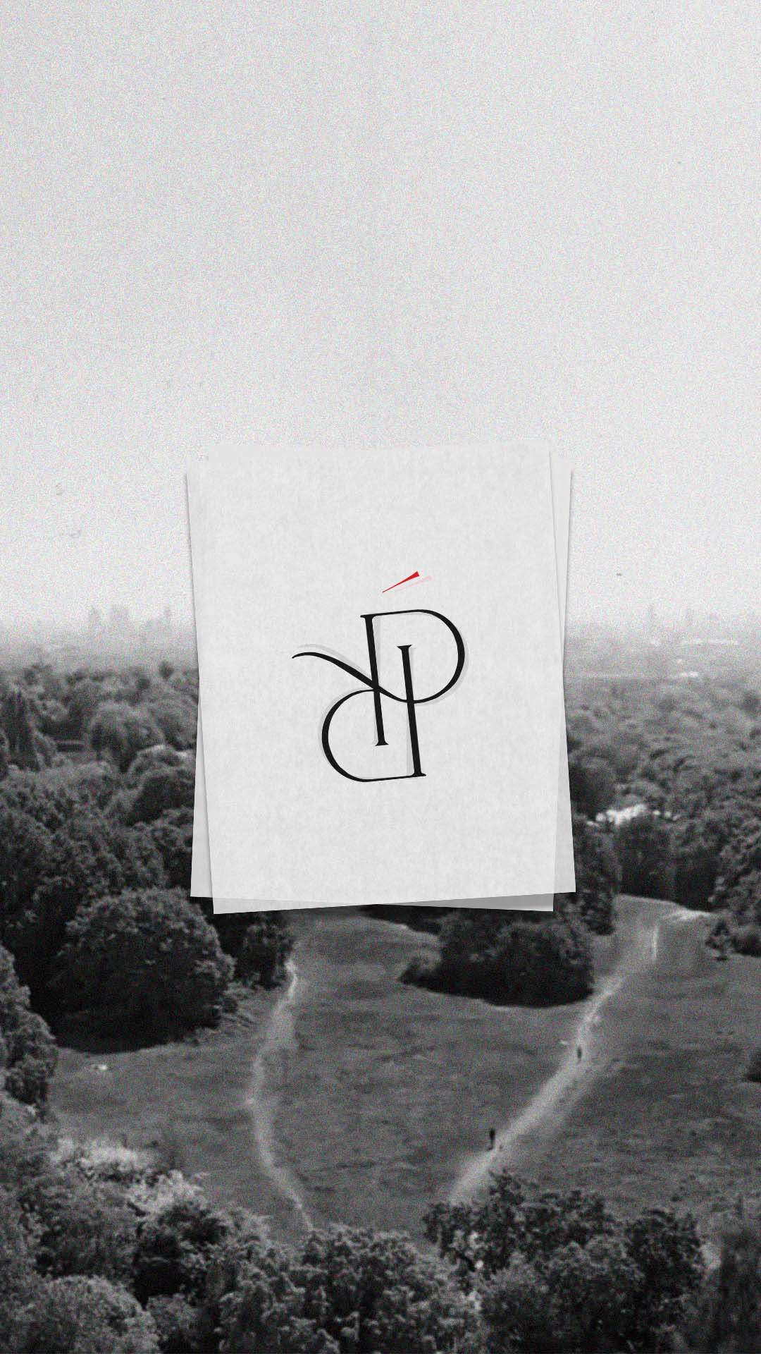 Monogramme P&R sur une carte, au-dessus d’un parc en noir et blanc