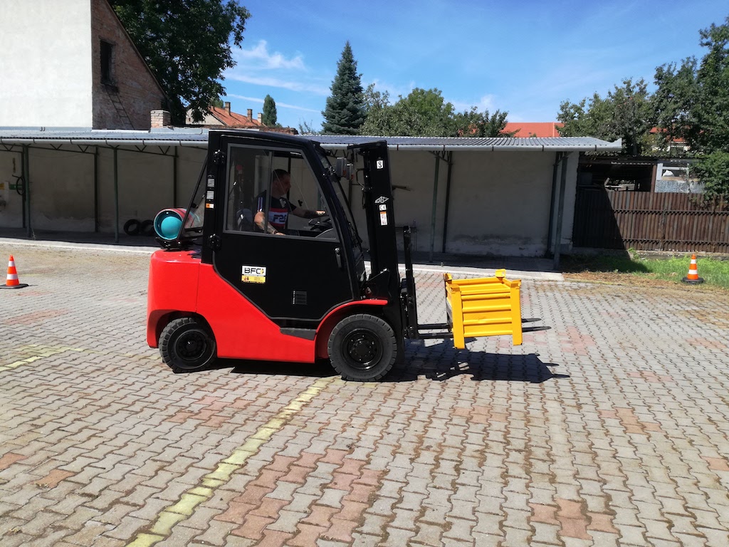 Praktické jazdy – kurz obsluhy motorových vozíkov
