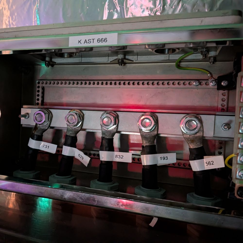 Technische puzzel met aansluitingen in de OT Cybertrailer