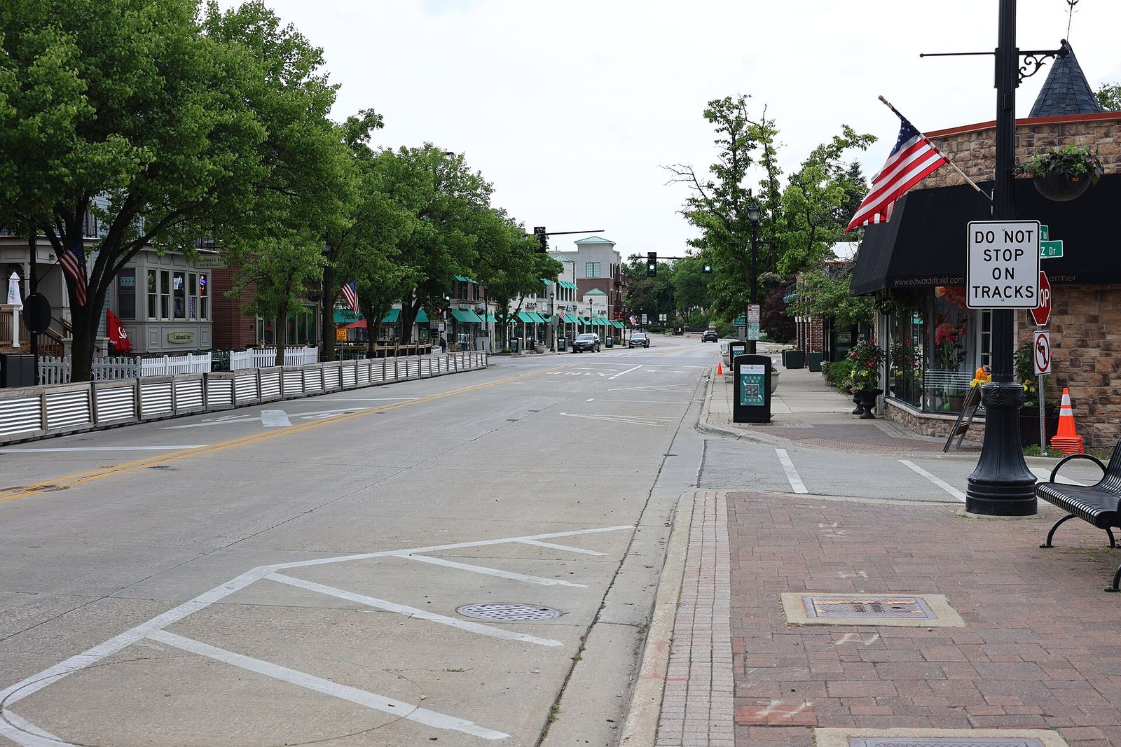 Shops and sidewalks in downtown Northbrook, Illinois