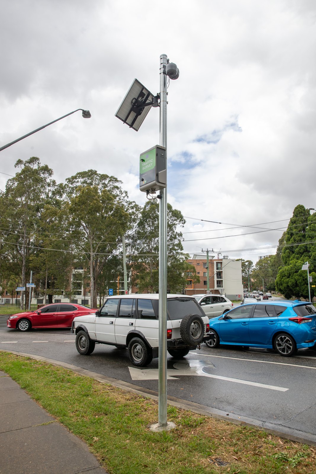 Solar-powered Count Pod mounted on a roadside pole above a busy road