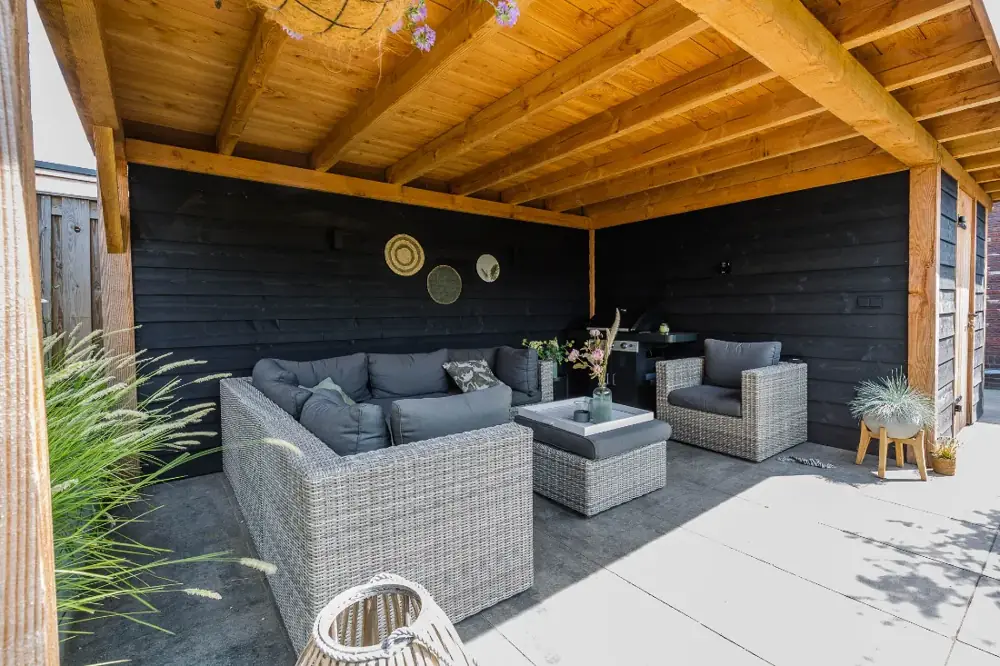 Moderne overkapping lounge binnenzijde nijverdal – Mecklenfeld tuinen