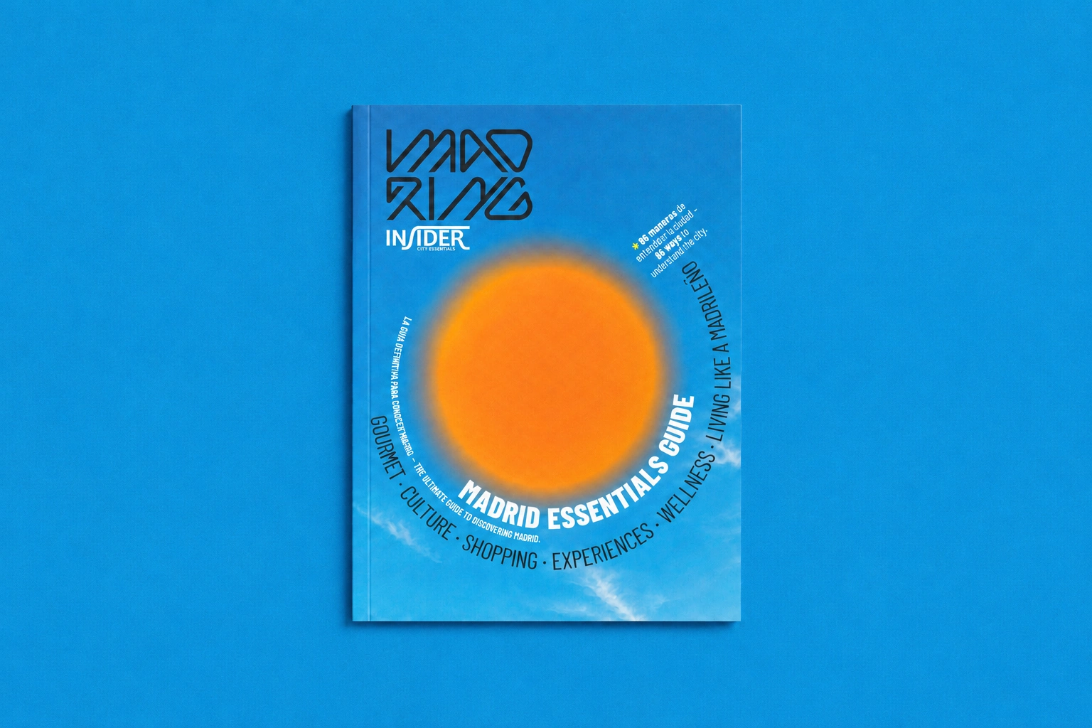 Portada azul de la guía Insider Madring sobre fondo azul, con acabado de grano fino