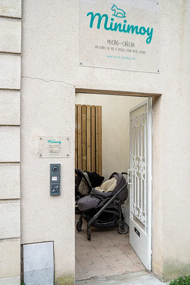 Entrée d'une micro-crèche Minimoy à Bordeaux
