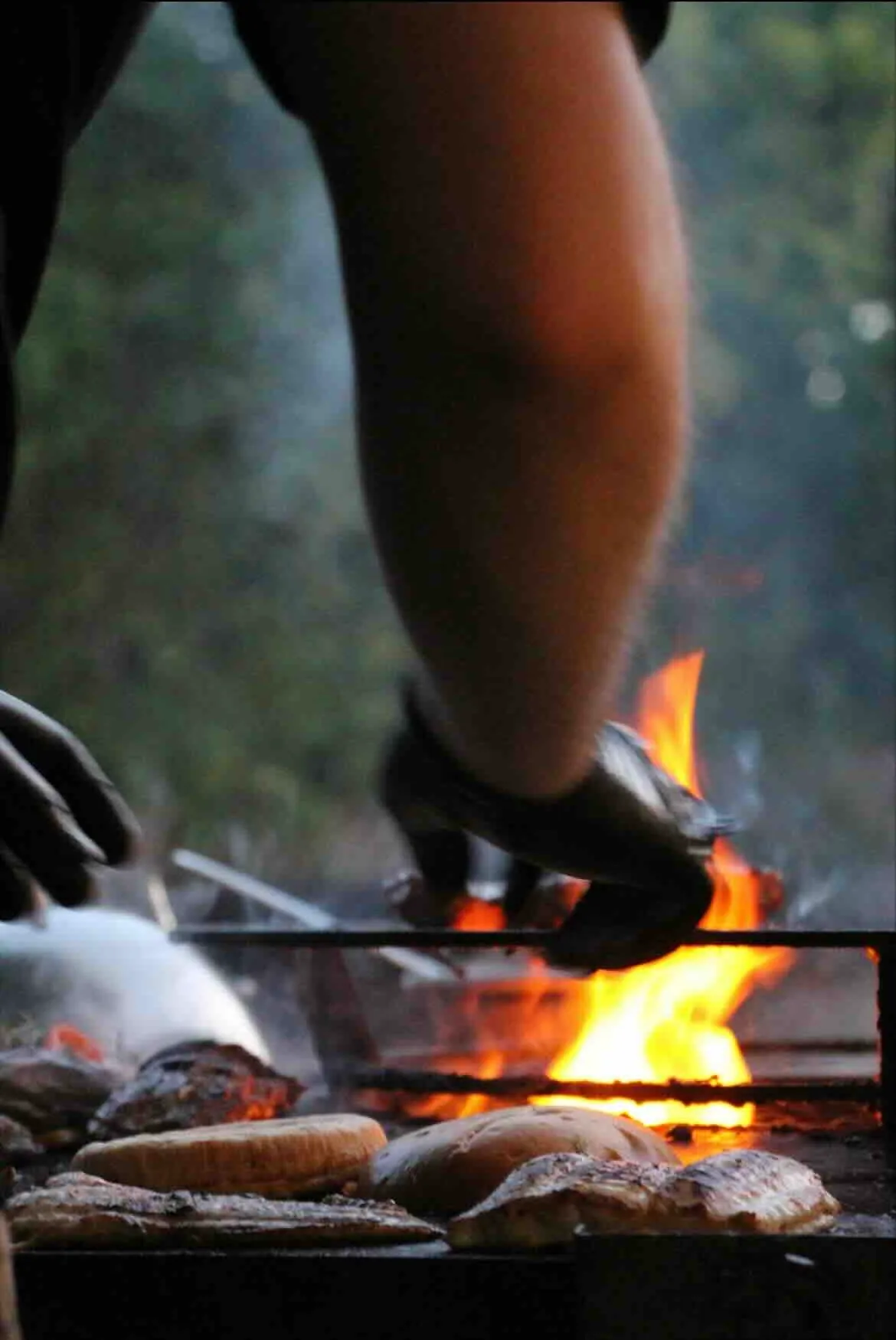 Cuisson au brasero devant les invités, Du Tout Cuit traiteur à Montpellier
