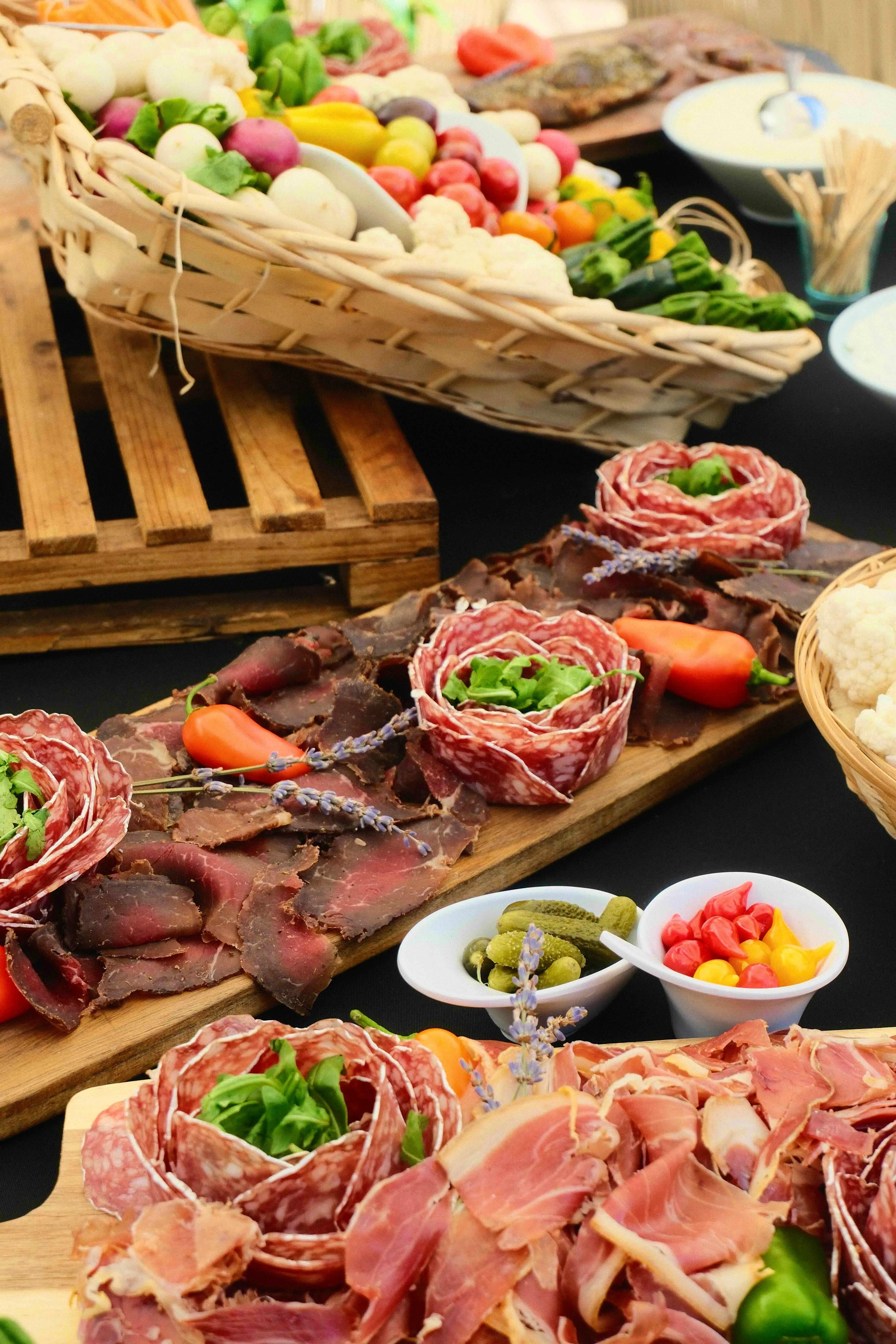 Planche de charcuteries pour un repas de fin d'année d'entreprise, Du Tout Cuit traiteur à Montpellier