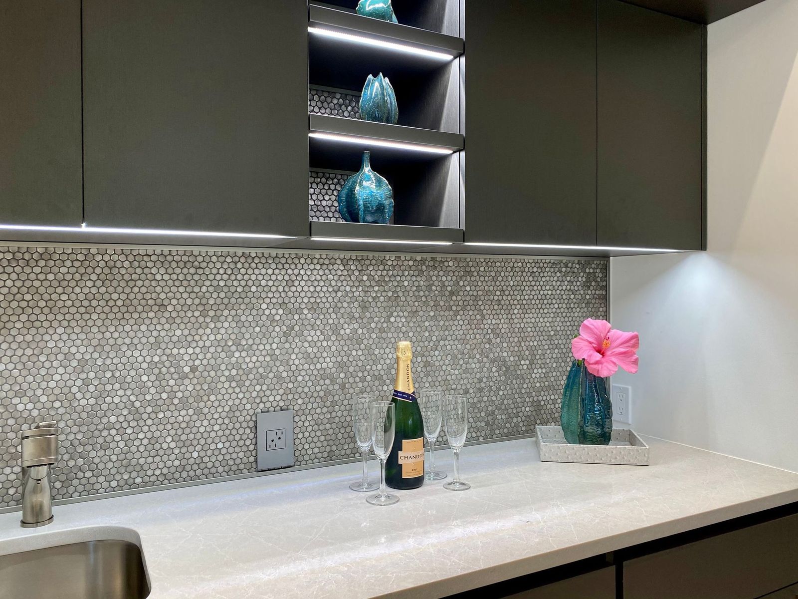 Bar and wine nook