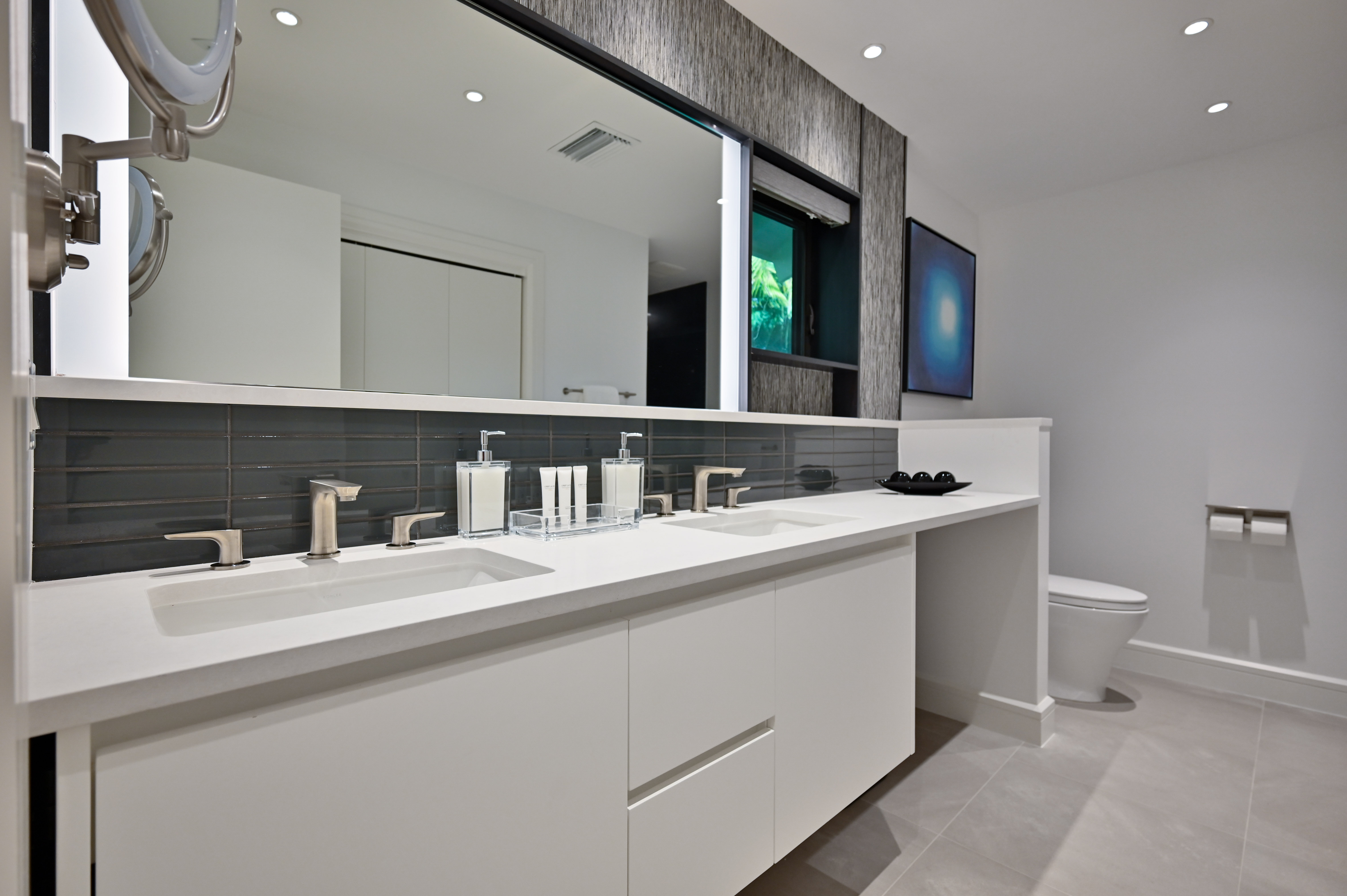 Guest bath shower