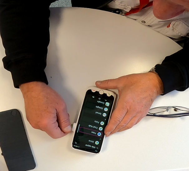 Accessible Smartphone: Validation Study for a new consept