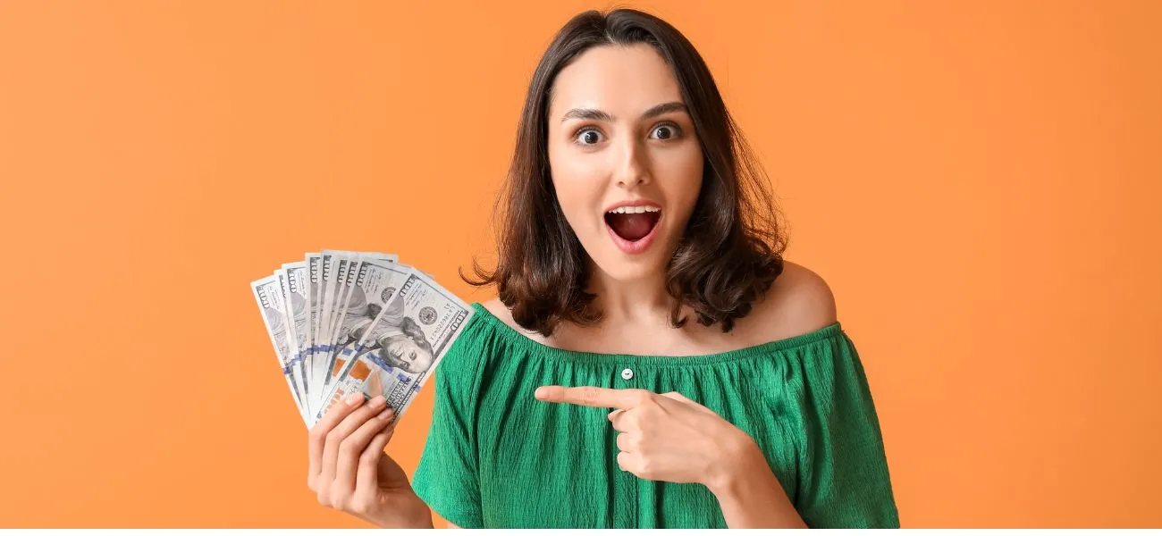 Si les réseaux sociaux représentent sans aucun doute une aubaine pour les entreprises pour promouvoir leurs produits et leurs services, les citoyens eux aussi peuvent en tirer profit. En effet, il est possible d’augmenter son pouvoir d’achat, de gagner de l’argent pour augmenter ses revenus grâce aux réseaux sociaux. Au-delà d’une simple plateforme de divertissement et de communication, l’émergence de ces différents médias a ouvert de nouvelles opportunités financières aux individus en leur permettant de capitaliser sur leur présence en ligne pour générer des revenus supplémentaires. 