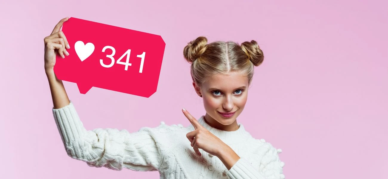 Les Macro influenceurs se font-ils devancés par les nano-influenceurs et micro-influenceurs ? À l’ère où nous vivons, les posts sponsorisés sont partout sur les réseaux sociaux. Les influenceurs captent de plus en plus l’attention des internautes avec leurs publications de produits de prestige sur Instagram, de conseils et de recommandations sur X (ex-Twitter) ou encore de vidéo-tutos sur YouTube. Ces créateurs de contenus, il y en a à la pelle en ligne, mais tous ne se valent pas... Ils diffèrent en termes de taille de communauté, de notoriété et de taux d’engagement. Idem pour les atouts.
Sur Sowbeez, par exemple, vous trouverez principalement des nano-influenceurs et des micro-influenceurs. Cependant, il y a aussi les macro-influenceurs connus pour embarquer une vaste audience derrière eux. Quels avantages ces gros poissons de l’influence offrent-ils aux marques et aux entreprises ? À quoi reconnaître un macro-influenceur ? Quelles sont leurs forces et leurs faiblesses ? Les services de smacro influenceurs peuvent-ils se coupler à ceux d’un sowbeezeur dans le cadre d’un projet de marketing d’influence ? 