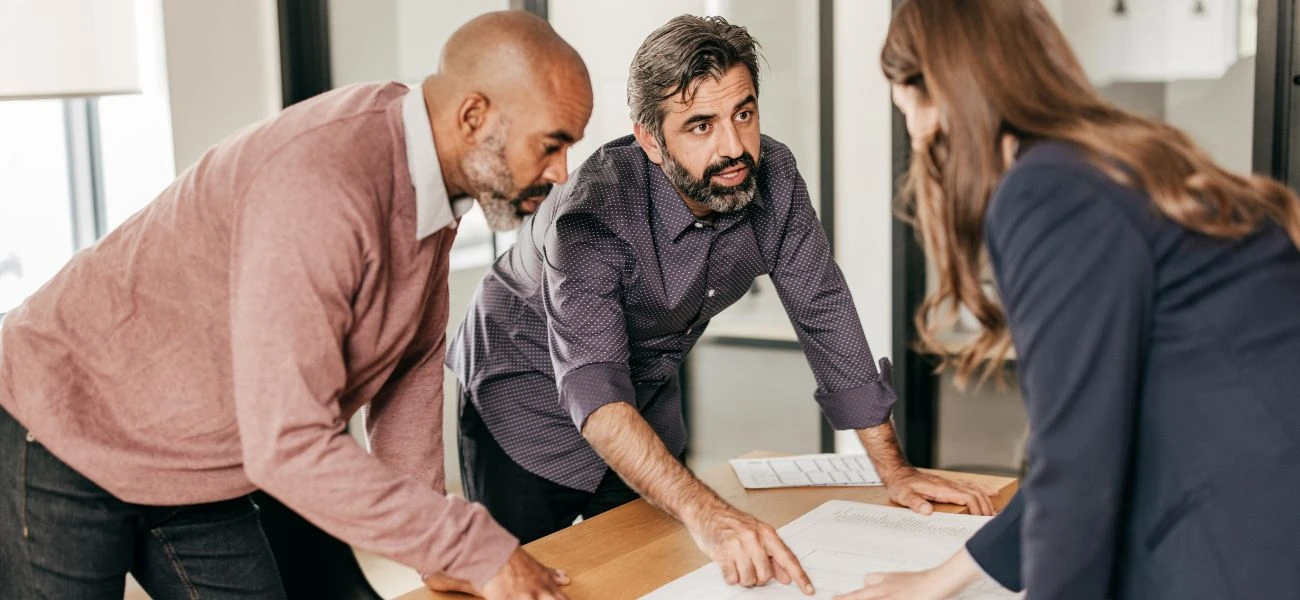 Le marketing d'influence est un outil puissant destiné à promouvoir une marque ou un produit d'une entreprise grâce à des créateurs de contenus. Pour être certain de son succès, il suffit de comparer les performances de la campagne marketing local avec certains buts et objectifs fixés à l’avance.
Mesurer l’impact du marketing d'influence aide à comprendre l’efficacité de la campagne, à identifier les domaines, à améliorer et à optimiser les futures stratégie de marketing local. Ce processus d’évaluation du succès d’une campagne de marketing local permet de mesurer l’impact du marketing d'influence sur différents indicateurs : notoriété de la marque, engagement, chiffre d’affaires et fidélité des clients.