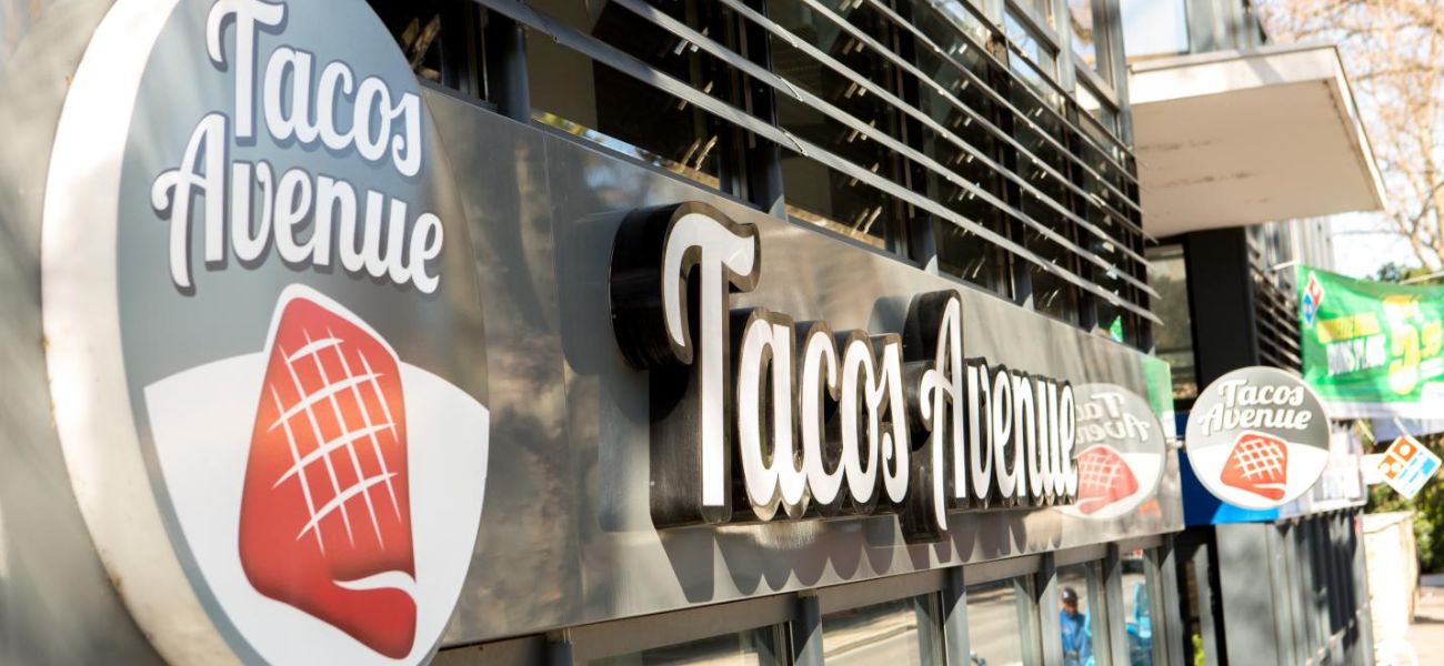 Dans un contexte où les consommateurs cherchent à consommer mieux, local et malin, les outils digitaux prennent une place de plus en plus stratégique. À Albi, la franchise Tacos Avenue se démarque en rejoignant Sowbeez, une application innovante qui mise sur l’influence locale pour générer du trafic en point de vente et créer une vraie relation entre commerces de proximité et consommateurs.