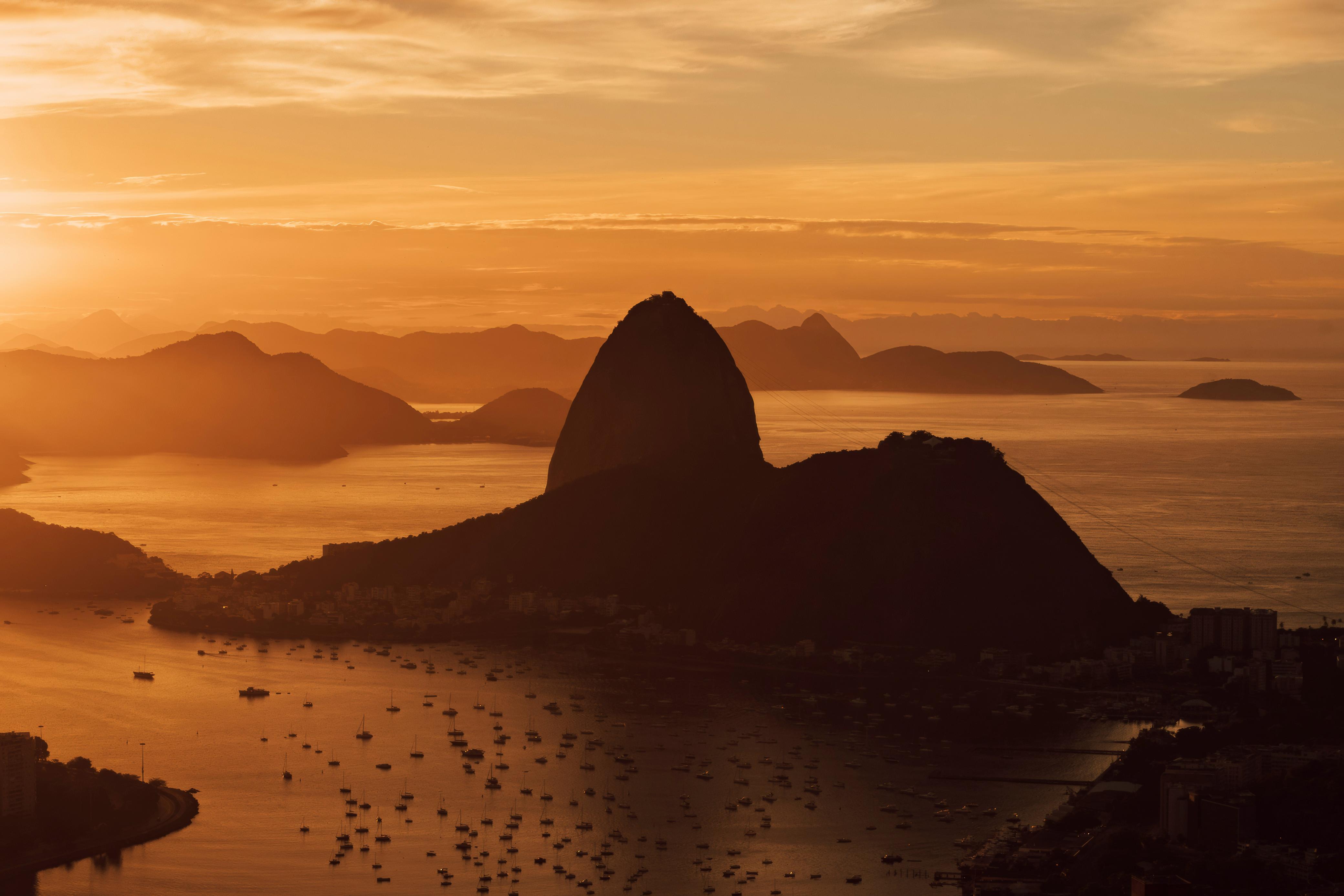 El Pan de Azúcar de Río de Janeiro al amanecer