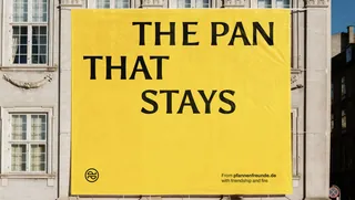 Gelbes Plakat von PfannenFreunde: The pan that stays