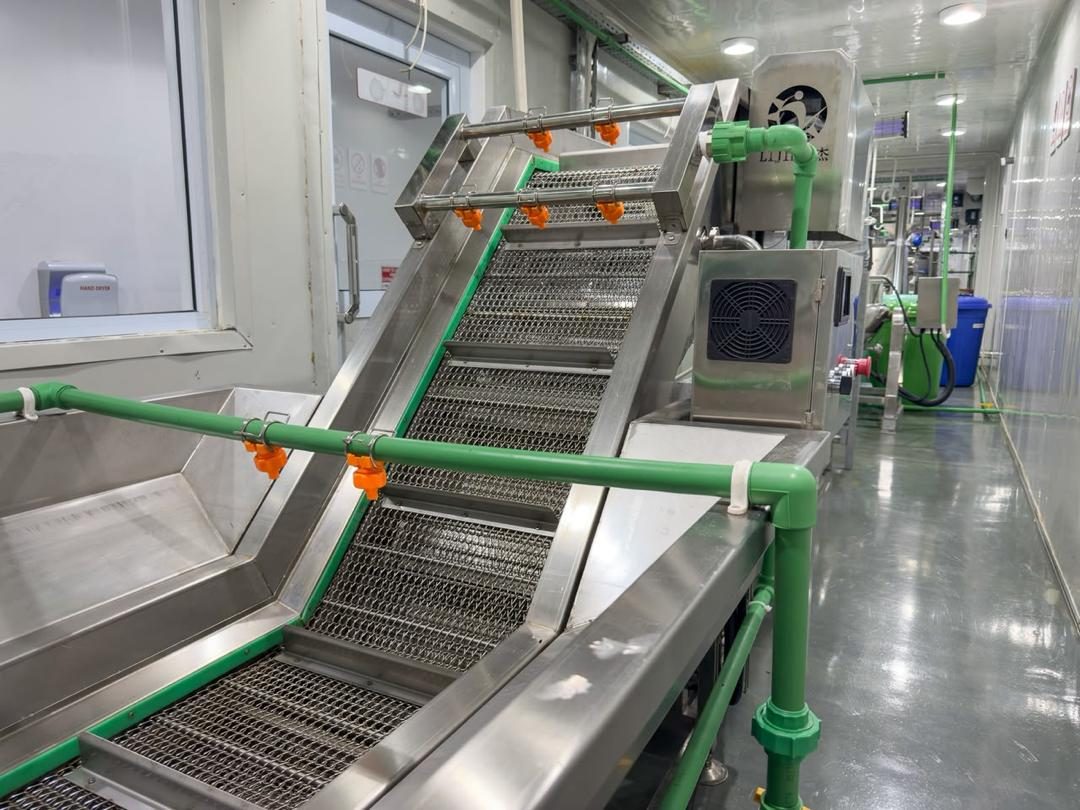 Tomato washer inside the Legon Post-Harvest Hub