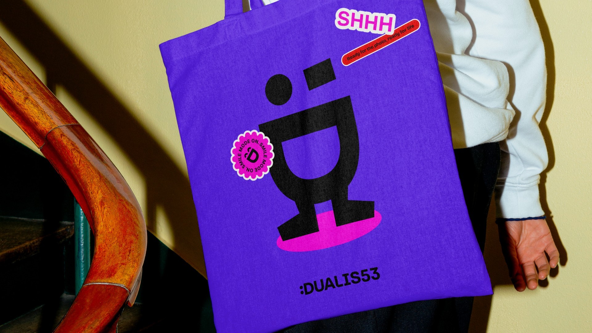 Violette Dualis53-Stofftasche mit Bildmarke