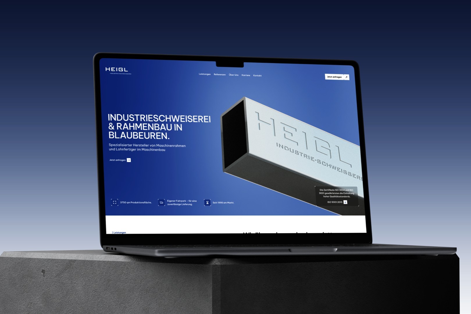 Laptop mit der Website der Industrieschweißerei Heigl