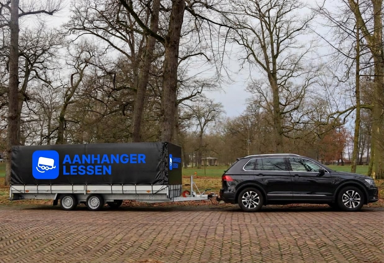 Lesauto met aanhanger van Aanhangerlessen